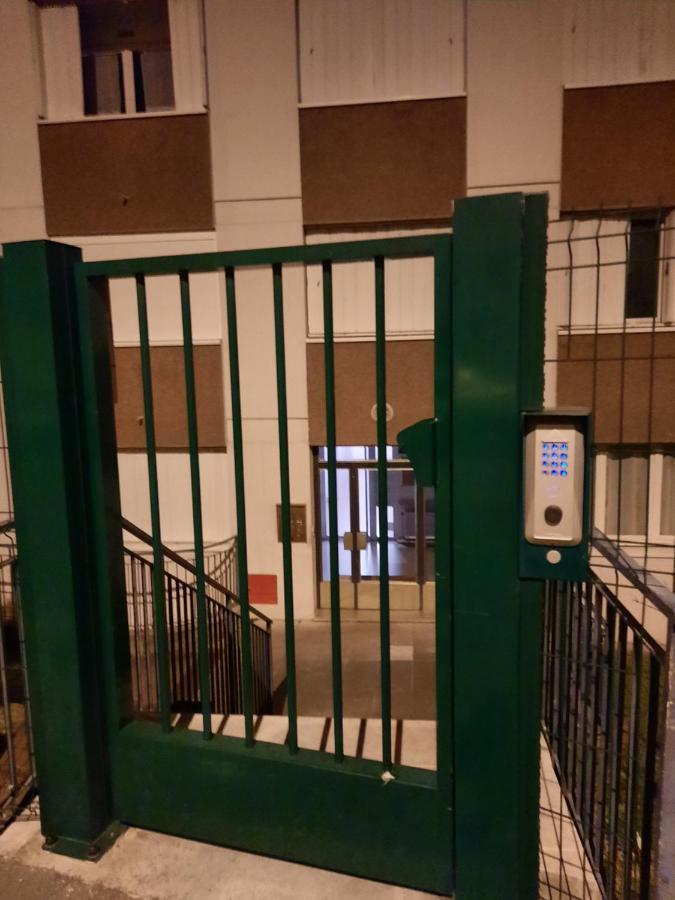 Grand Appartement Fonctionnel Et Calme Sur Lyon8 A 2 Pas Du Metro 외부 사진